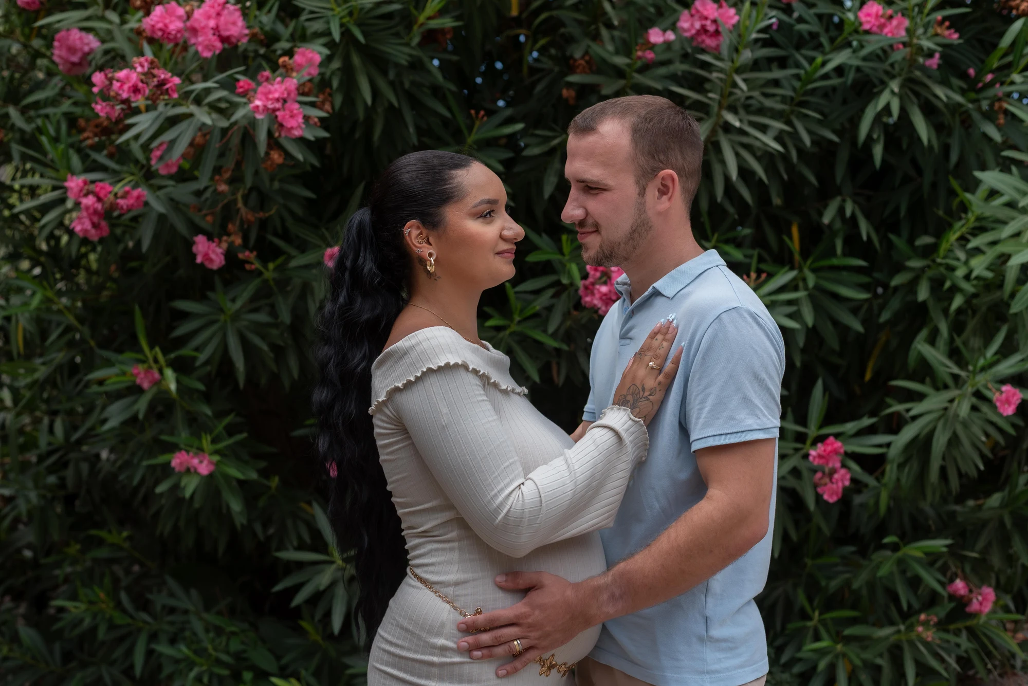 Portrait de couple | Complicité en fleurs